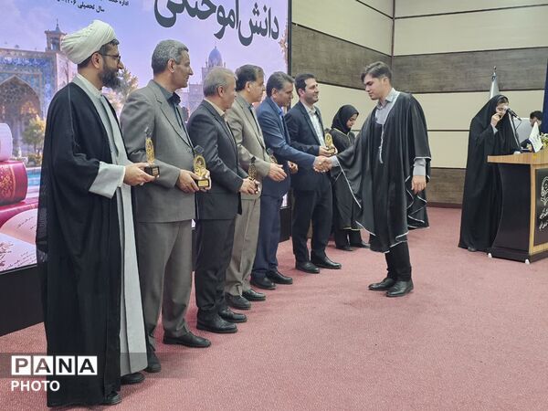 آیین دانش آموختگی دانشجومعلمان دانشگاه فرهنگیان خراسان جنوبی