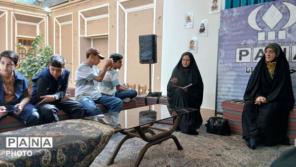 نشستِ هم‌افزایی خبرنگاران پانا در خانه شعر و ادب