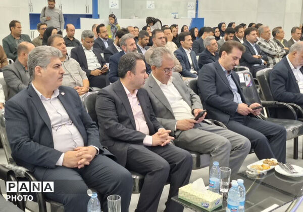 افتتاح نیروگاه خورشیدی ،گلخانه و طرح توسعه بیمارستان آیت الله خاتمی همزمان با هفته دولت