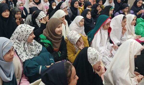 برنامه رویش آدینه با حضور دبستان دخترانه امام مهدی۲  در محمدشهر کرج