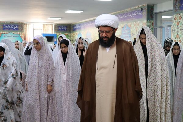 زنگ نماز با شعار «مِهر با مُهر» در مدارس سراسر شهرستان‌های استان تهران 