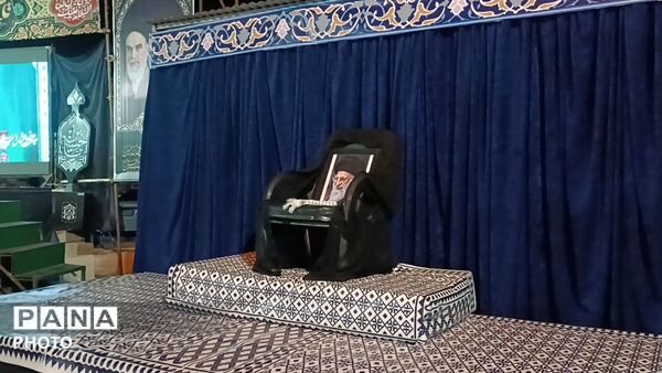 تجمع پرشور مردم پلدختر در میدان بهشتی به‌ مناسبت چهلم رهبر شهید