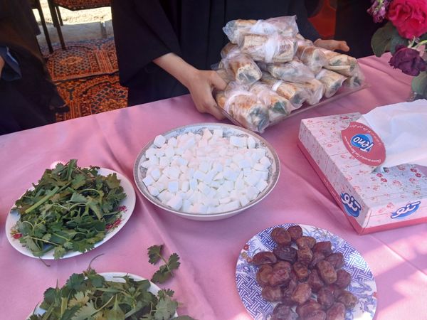 همکاری دانش آموزان خادمیار دبستان ضحی۲ با چایخانه دانش آموزی حضرت رضا(ع) شیروان