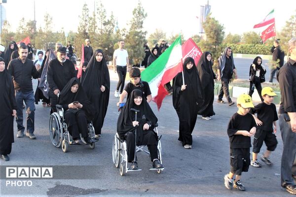 حضور دلدادگان اربعین حسینی(ع) در طریق المهدی(عج) مسجد جمکران