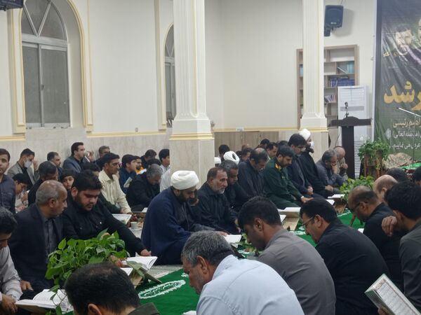 برگزاری محفل انس با قرآن‌کریم در بندرخمیر به نیابت از شهدای‌ خدمت