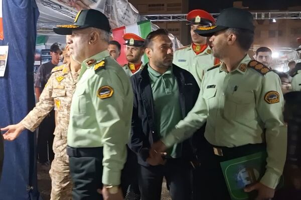 بازدید از نمایشگاه اسوه به‌مناسبت هفته دفاع مقدس در شیراز