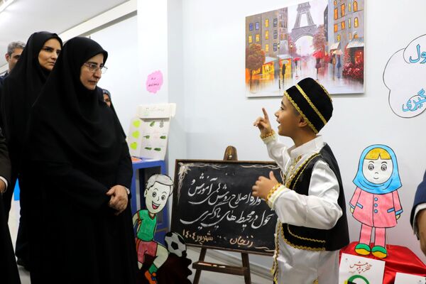 افتتاح نمایشگاه آثار برتر طرح جابربن حیان در استان زنجان