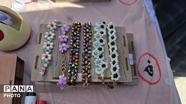 بازارچه در مدرسه آل ابراهیم شهرکرد 