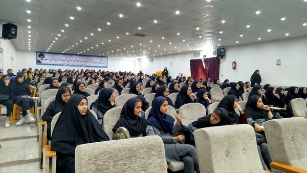 برگزاری همایش ویژه دانش آموزان کنکوری در خلیل آباد 
