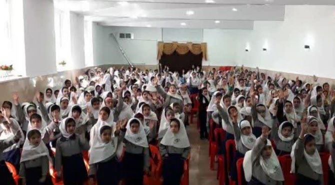 جشنی برای ظهور در مدرسه 22 بهمن آباده