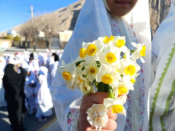 جشن تکلیف و آغاز بندگی و عبودیت، دختران زرقانی 