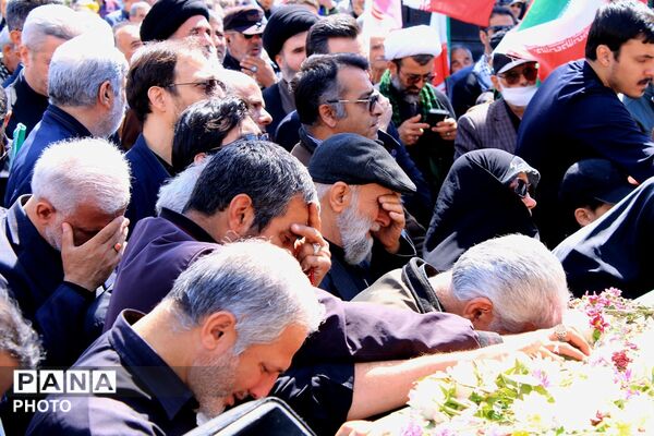 تشییع پیکر خانوداه شهید دکتر حسین طاهری در پردیس