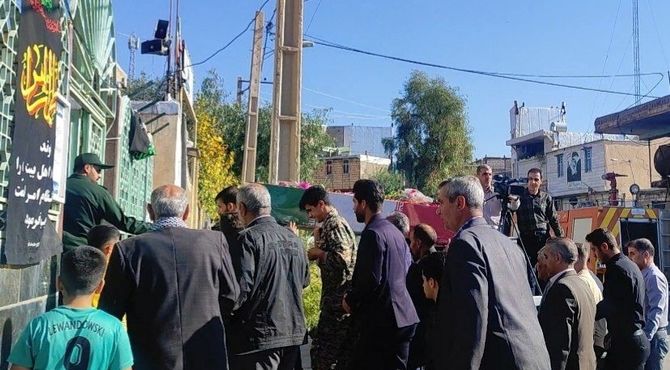 شهیدان آسمانی در آغوش مردم معمولان