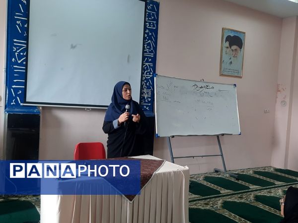 نشست صمیمی انجمن و اولیا پایه هفتم در دبیرستان فرهنگیان ناحیه۷ مشهد