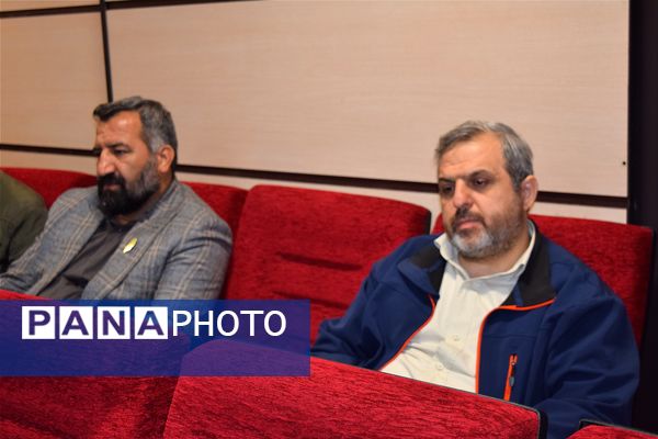 نشست توانمندسازی مدیران منطقه ۱۴ با محوریت مدیریت مدرسه‌محور و تحول آموزشی