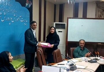 آیین تجلیل از دانش‌آموزان برگزیده طرح «همیار دبیر» در رودان