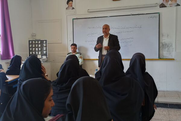 گرامیداشت هفته نیروی انتظامی در مدرسه یادگار امام ورامین