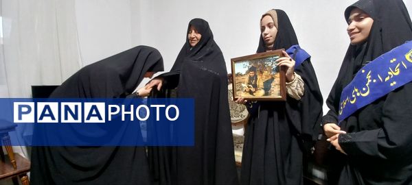 دیدار دانش‌آموزان دبیرستان بهار آزادی با همسر شهید مجید رجایی