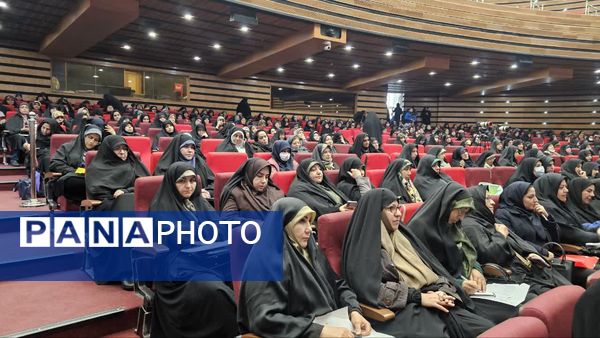 همایش زیست عفیفانه با موضوع عفت و حجاب در تالار ایوان‌ری