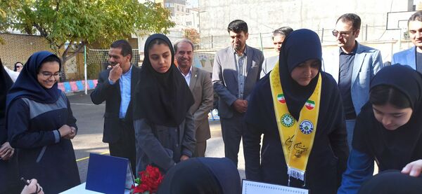 برگزاری انتخابات شورای دانش‌آموزی در مدرسه شاهد آمنه