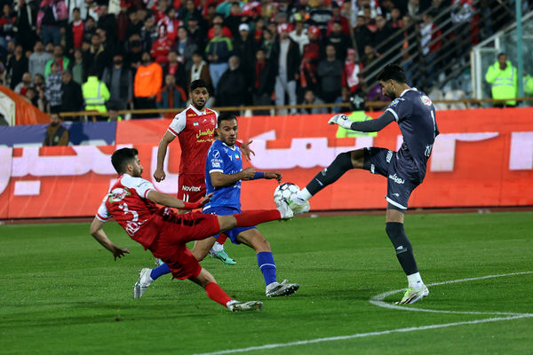 دیدار تیم‌های استقلال و پرسپولیس