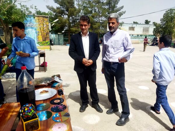 برگزاری جشنواره غذا و بازارچه دانش‌آموزی در دبیرستان نمونه دولتی دانش 