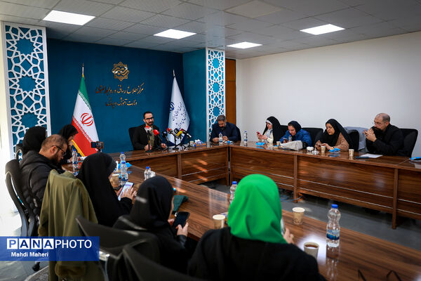 نشست خبری رئیس باشگاه دانش‌پژوهان جوان