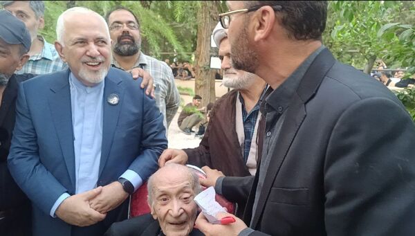 مراسم خاکسپاری استاد فرشچیان با حضور مسئولان ملی و کشوری در استان اصفهان