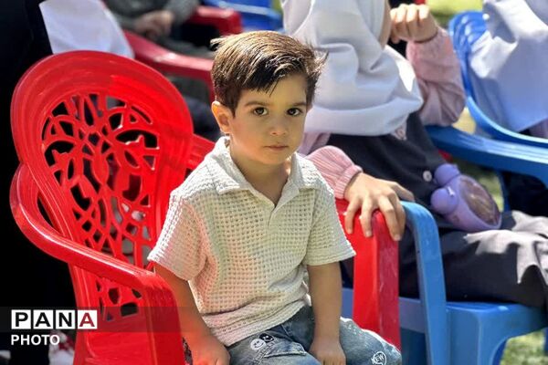 آیین «روایت ایستادگی» و گلباران مزار شهدای گمنام در شهر ارجمند 