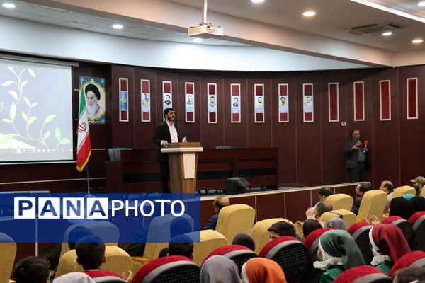 برگزاری اولین یادواره شهدای هنرمند در پاکدشت 