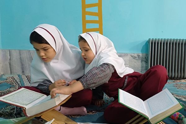 برگزاری محفل انس با قرآن کریم در دبستان ستایش شهریار