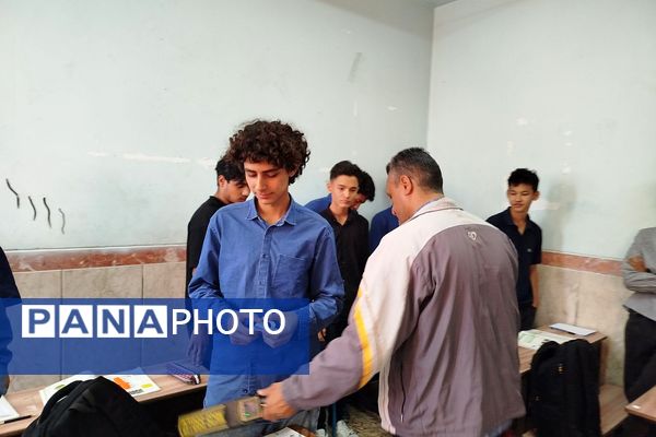 گرامیداشت هفته پدافند غیرعامل در مدارس ناحیه دو شهرری 