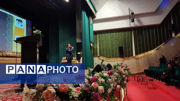 آیین تجلیل از دانش‌آموزان منتخب مسابقات قرآنی و فرهنگی 