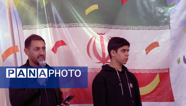 جشن انقلاب و کلنگ زنی زمین چمن دبیرستان شاهد امام حسین (ع)