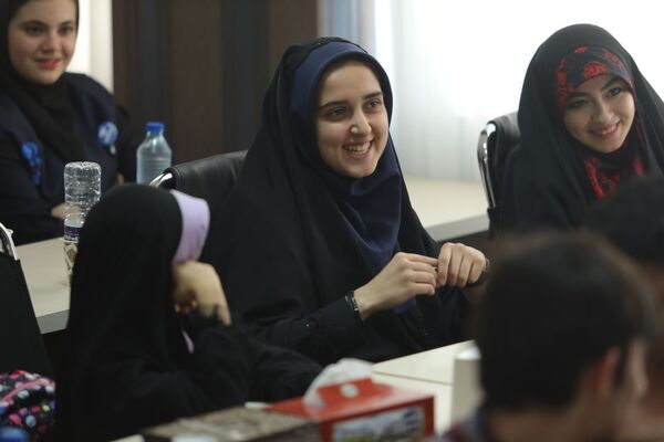 نشست صمیمی دانش‏‌آموز خبرنگاران و نمایندگان مجلس دانش‌آموزی آذربایجان شرقی با علی فلاحتکار