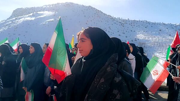 آیین نواختن زنگ گلبانگ انقلاب در مدرسه الزهرا شهرستان مارگون 