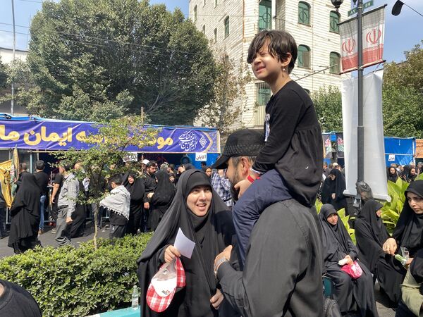 استقبال دلدادگان اباعبدالله الحسین (ع) از پیاده‌روی جاماندگان اربعین حسینی‌ 