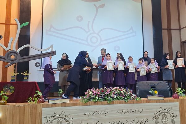 تجلیل از برگزیدگان جشنواره بزرگ جوانه در مجتمع آموزشی و فرهنگی علوم پزشکی شیراز 