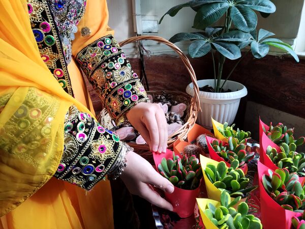 بازدید قطب کشوری مدیران از آموزشگاه شهدای معلم 2 همزمان با برپایی نمایشگاه علمی پژوهشی، انرژی های نوین، ادبیات و ریاضی