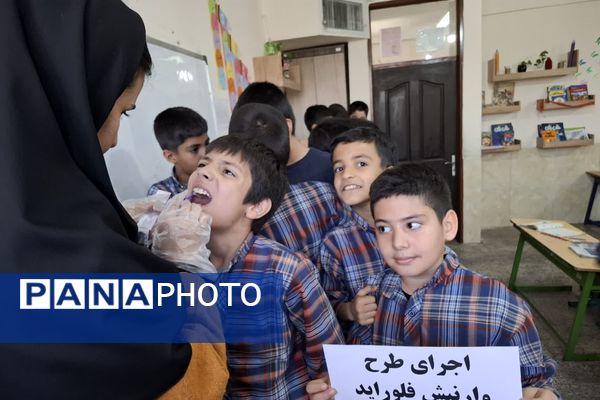 اجرای طرح وارنیش فلوراید در آموزشگاه معارف ۶ شیراز