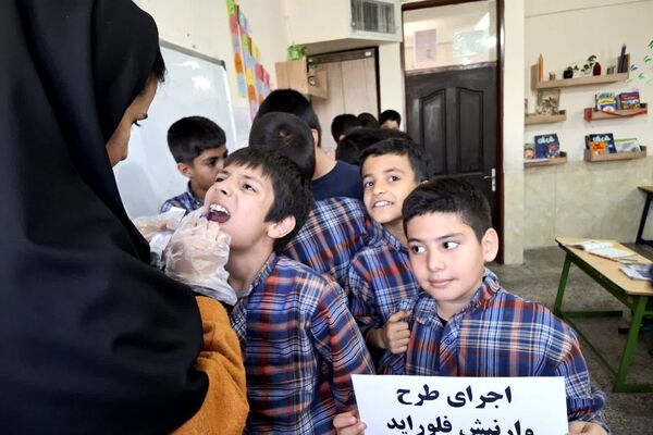 اجرای طرح وارنیش فلوراید در آموزشگاه معارف ۶ شیراز
