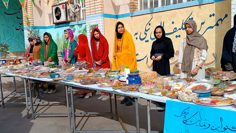 جشنواره لباس و غذاهای محلی در شهر قنوات 