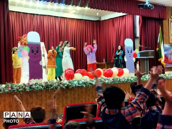 جشن شکوفه‌های مدرسهٔ پارسا حسینی در کانون مهرتابان نیشابور