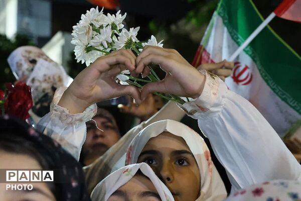 جشن تکلیف دختران در خیابان بیت رهبری در دهه کرامت