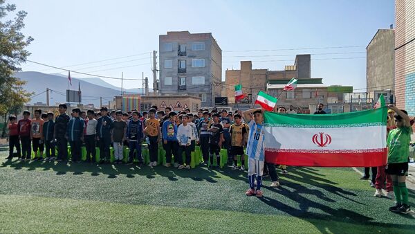 آیـنـده‌سـازان فیـروزکـــوه در میـدان رقابـت ورزشــی دبـسـتــان پـیـامبـر اعـظـم(ص)