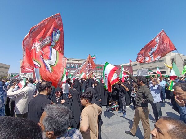 راهپیمایی جمعه خشم و نصر با حضور پرشور مشهد مقدس برگزار شد