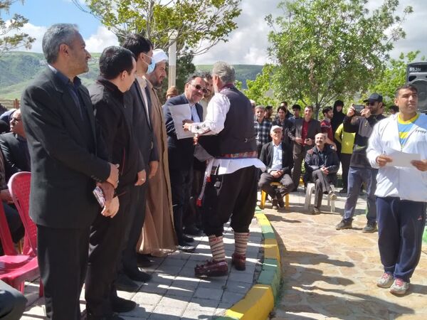 همایش پیاده‌روی خانوادگی و جشن میلاد دهه کرامت در شهرستان راز و جرگلان
