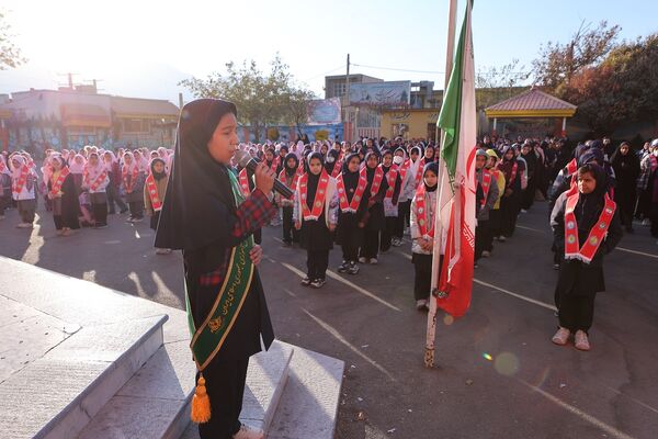 مراسم صبحگاه دبستان شاهد شهید سلطانی ناحیه یک کرج 
