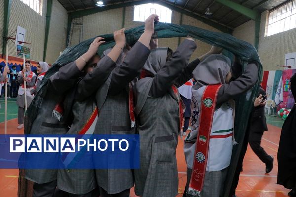 بهارستان دو صحنه همفکری، همدلی و همکاری پیشتازان در همایش یاوران انقلاب