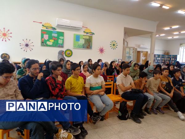 نشست ادبی خوانش نامه‌های سهراب سپهری در قم